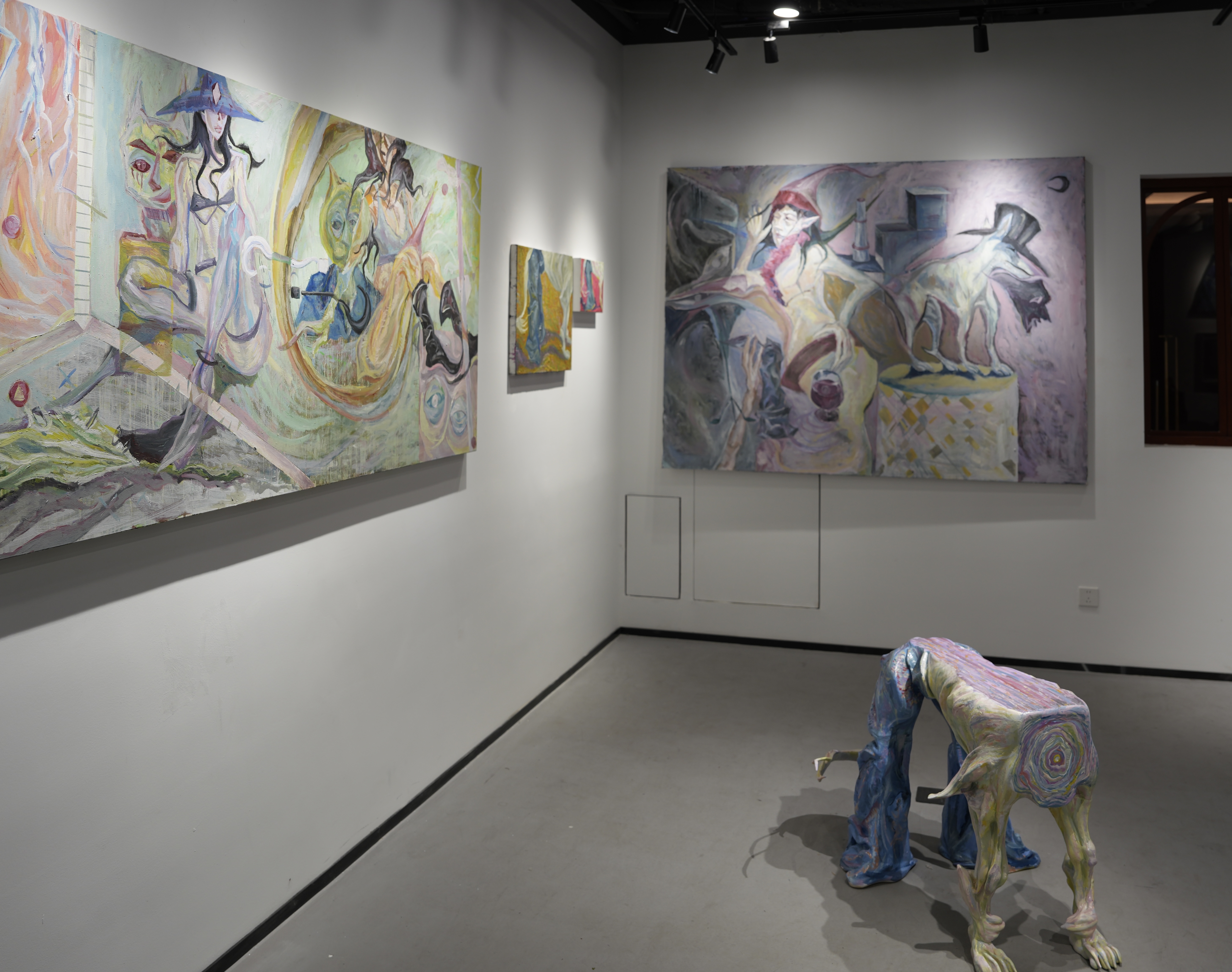 王赫：生存马戏 展览现场 2 · HE WANG · L Gallery