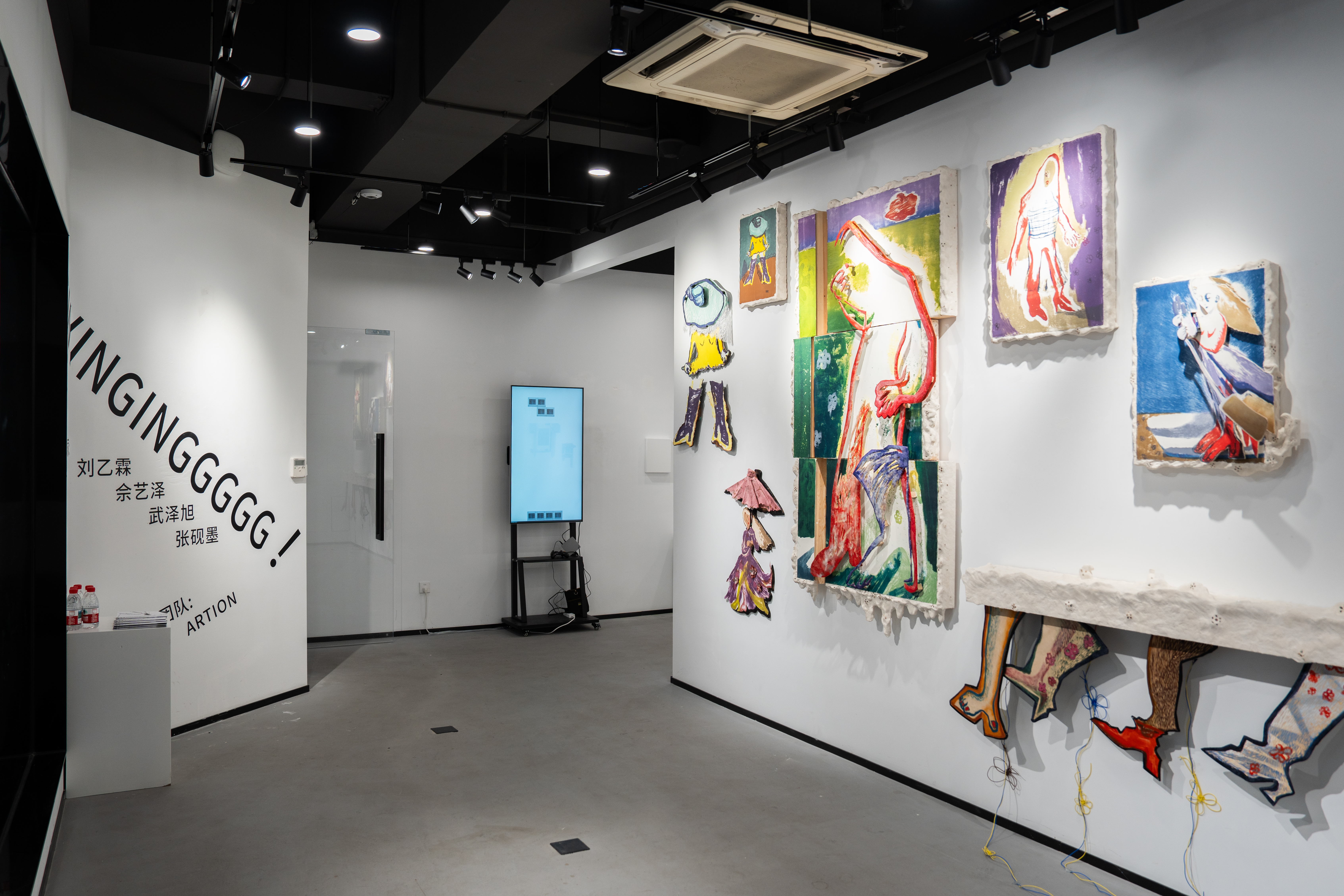 荡秋千 展览现场 4 · 刘乙霖、武泽旭、余艺泽、张砚墨 Yilin Liu, Zexu Wu, Yize Yu, Yanmo Zhang · L Gallery