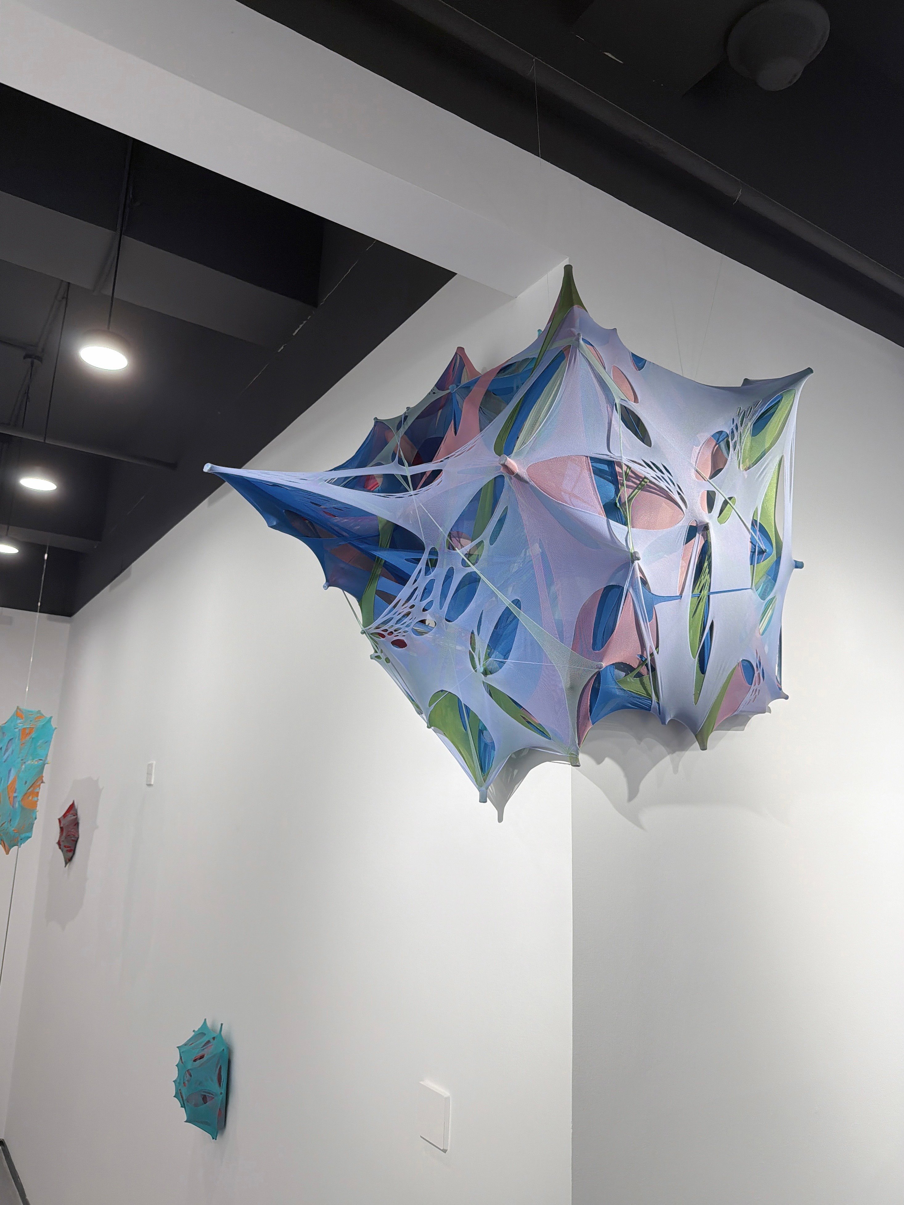 柔软的刺 展览现场 5 · 周韫仪 YUNYI ZHOU · L Gallery