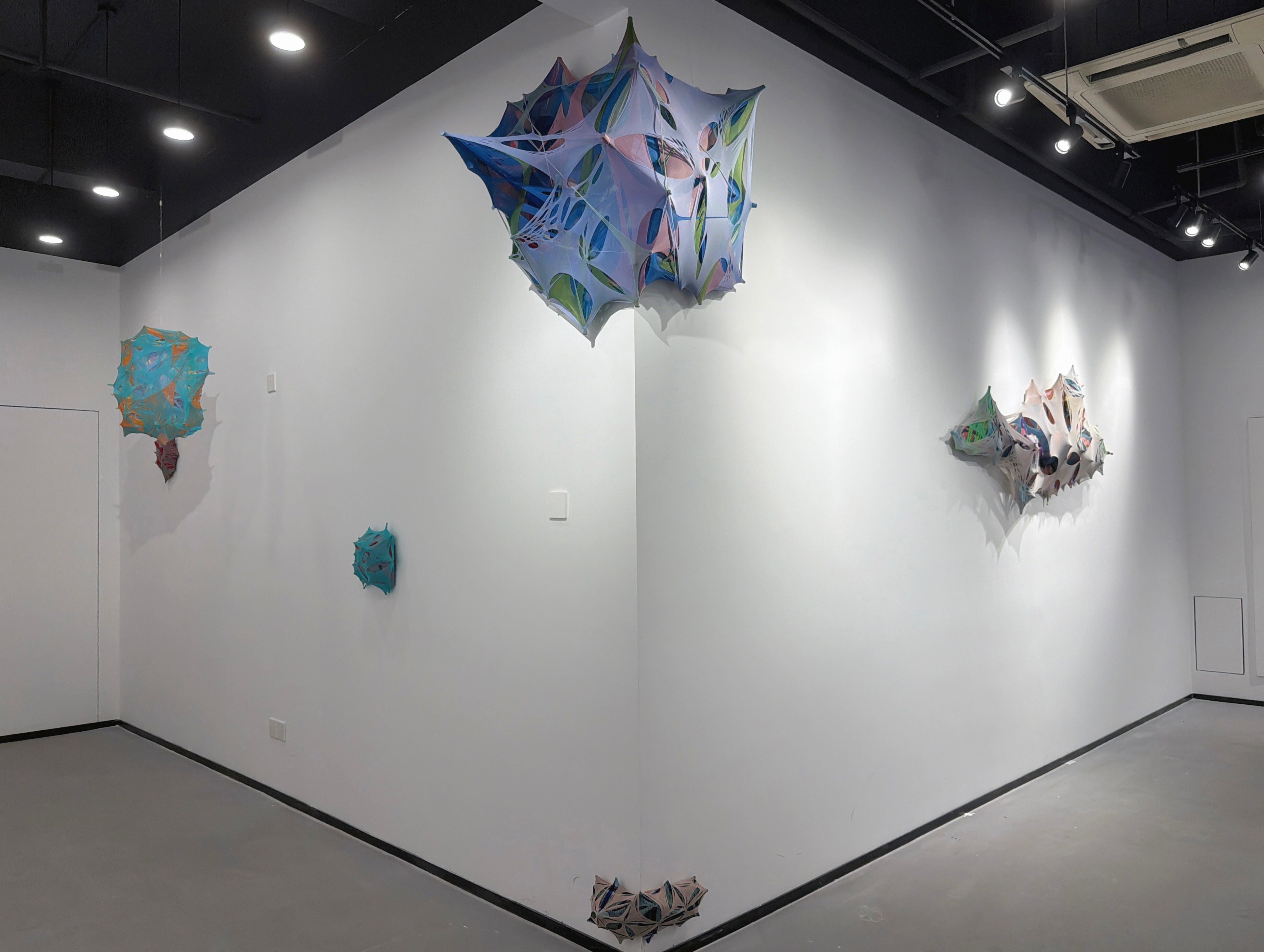 柔软的刺 展览现场 4 · 周韫仪 YUNYI ZHOU · L Gallery